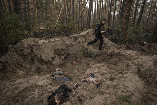 Killed Ukrainian civilians near Motyzhyn - pics/2022/04/59136_003_t.jpg