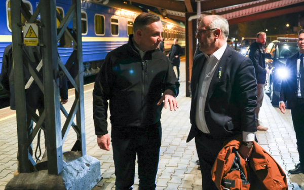 Polish president Andrzej Duda with Estonian president Alar Karis ready to board train to Ukraine. Source: VPK - pics/2022/04/59152_001_t.png