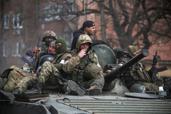 Vene sõdurid Mariupolis, 21. aprill, 2022. REUTERS/Chingis Kondarov - pics/2022/04/59185_001_t.jpg