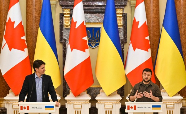Ukrainian President Volodymyr Zelensky, right, and Canada's Prime Minister Justin Trudeau addresses a joint press conference in Kyiv, on Sunday. (Sergei Supinsky/AFP/Getty Images) - pics/2022/05/59235_002_t.jpg
