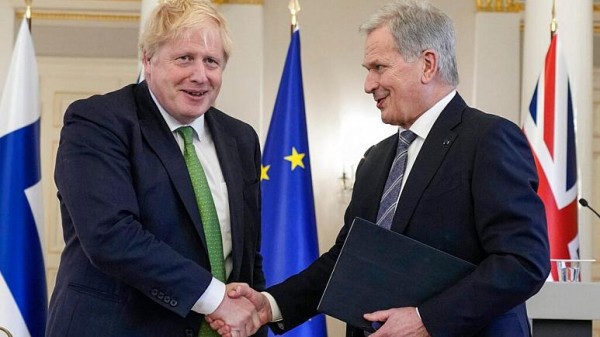 British Prime Minister Boris Johnson, left, and Finland's President Sauli Niinistö in Helsinki, Finland, Wednesday, May 11, 2022. AP Photo/Frank Augstein, Pool - pics/2022/05/59242_001_t.jpg