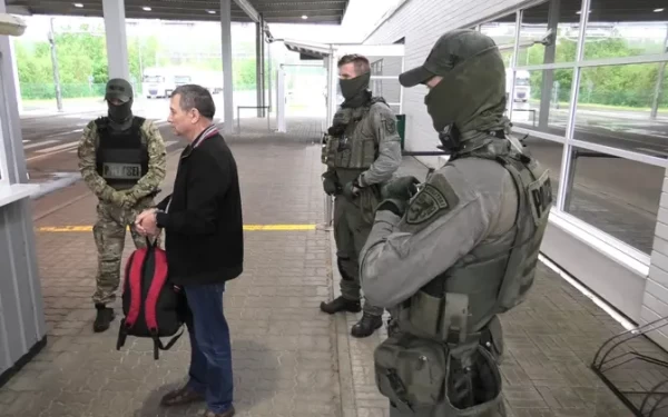 Kaitsepolitseiamet ja politsei saatsid Ramil Usmanovi Eestist välja. Foto: Kaitsepolitseiamet - pics/2022/06/59343_001_t.webp