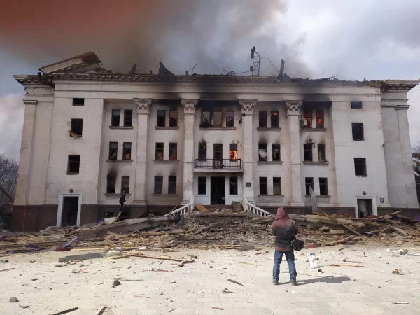 Mariupoli draamateater pärast pommitabamust. Foto: Amnesty International - pics/2022/07/59394_001_t.webp
