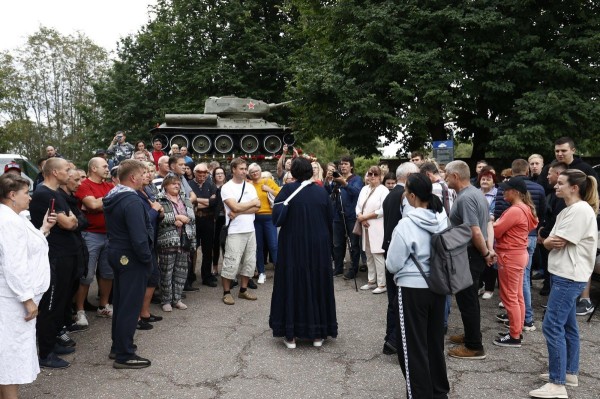  Katri Raik Narva tanki juures. Foto: Andres Putting/Ekspress Meedia  - pics/2022/08/59468_001_t.jpg