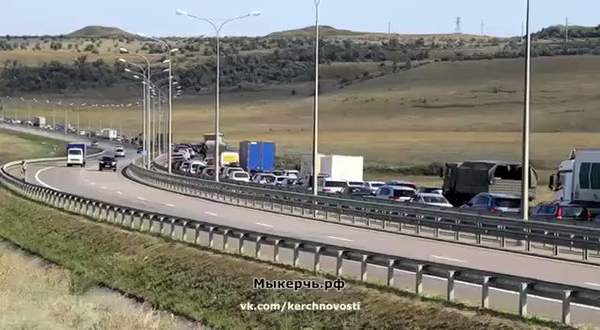 Venelased lahkuvad Krimmist Kertši silla kaudu  - pics/2022/08/59470_001.jpg