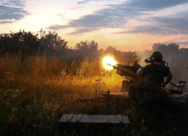 Ukraina sõdur laseb ZU-23-2 õhutõrje relva Harkivi lähedal. 10. august, 2022. REUTERS/Vyacheslav Madiyevskyy - pics/2022/09/59533_002_t.jpg