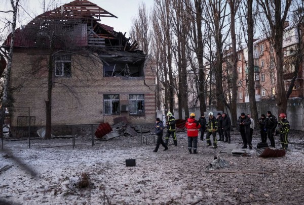 Tänahommikuses droonirünnakus kahjustusi saanud hoone Kiievis, 14. detsember, 2022. REUTERS/Gleb Garanich - pics/2022/12/59812_001_t.jpg