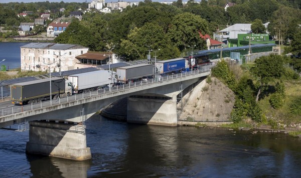 Narva piiripunkt. FOTO: TIIT BLAAT | DELFI MEEDIA - pics/2022/12/59818_001_t.jpg