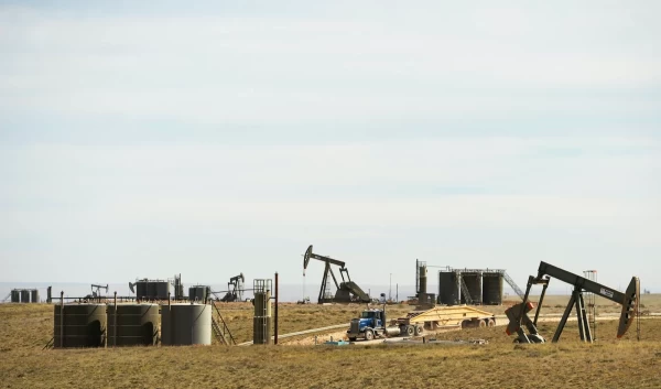 A pumpjack draws oil out of the Uinta Basin. RJ Sangosti / The Denver Post - pics/2022/12/59828_001_t.webp
