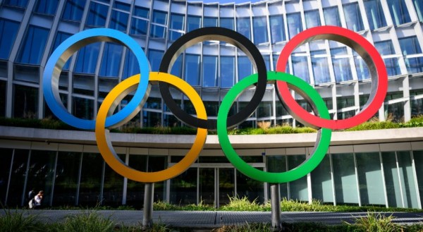 Olympic Rings are pictured in front of The Olympic House, headquarters of the International Olympic Committee (IOC). (Laurent Gillieron/Pool via AP) - pics/2023/02/59976_001_t.jpg