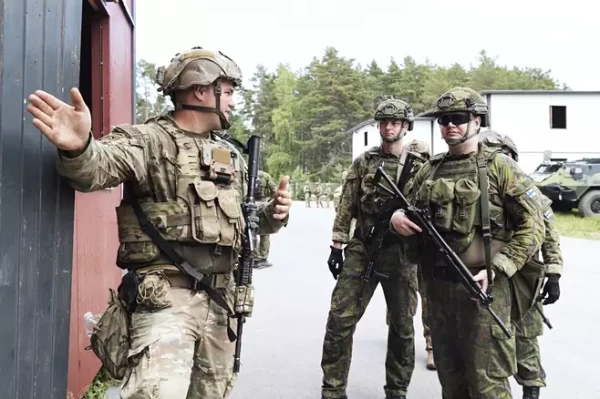 USA jalaväekompanii treenis 2022. aasta suvel Helsingis koos soomlastega. FOTO: RONI REKOMAA / LEHTIKUVA - pics/2023/05/60191_001_t.webp
