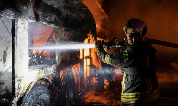 Tuletõrjujad Kiievis peale Venemaa raketirünnakut. Foto: Ukraina Päästeamet - pics/2023/05/60232_001_t.webp