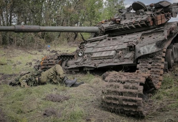 Purustatud  Vene tank Storozheve küla juures, Donetski oblastis, June 14, 2023. REUTERS/Oleksandr Ratushniak. - pics/2023/06/60308_001_t.jpg