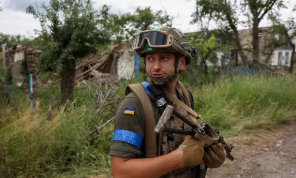 A Ukraina sõjaväelane hiljuti vabastatud Blagodatne külas, Donetsk. Foto: Anatolii Stepanov/AFP/Getty Images - pics/2023/06/60312_001_t.webp