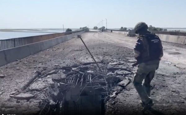 Kaader videost mis näitab Tšongari silla kahjustusi pärast Storm Shadow raketirünnakut - pics/2023/06/60324_001_t.jpg