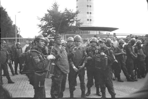 Dessantväelased Teletorni juures 1991. aasta 20. augustil. Foto: Teletorn. - pics/2023/08/60446_002_t.jpg