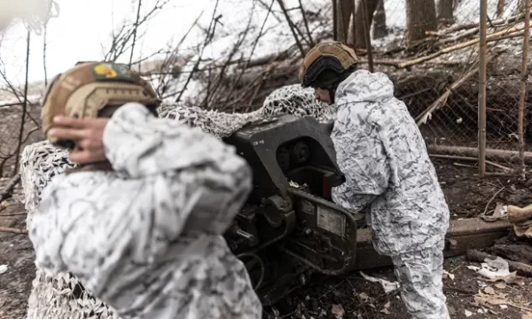 Ukrain suurtükiväelased Bahmuti lähedal. Photograph: Anadolu/Getty Images - pics/2023/11/60652_001_t.webp