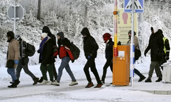 People arriving at the Salla border crossing in Finland on Wednesday. Photograph: Lehtikuva/Reuters - pics/2023/11/60653_001_t.webp