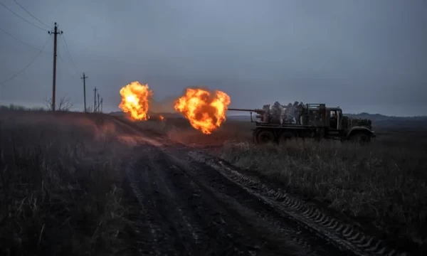 Ukraina sõjaväelased laskmas S60 suurtükist Bahmuti lähedal. Foto: Viacheslav Ratynskyi/Reuters - pics/2023/12/60718_001_t.webp