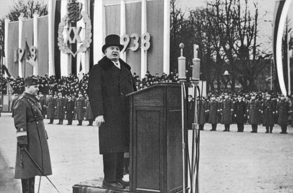 President Päts kõnelemas EV 20. aastapäeval Tallinnas, Vabaduse väljakul, 1938. Foto: Vikipeedia - pics/2024/02/60835_001_t.jpg