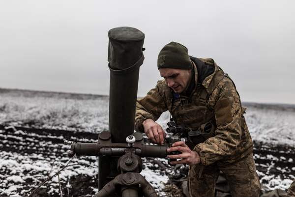 Ukraina sõdur miinipildujaga Donetski oblastis, 9. veebruar, 2024. Foto: Diego Herrera Carcedo/Anadolu via Getty Images - pics/2024/02/60856_001.jpg
