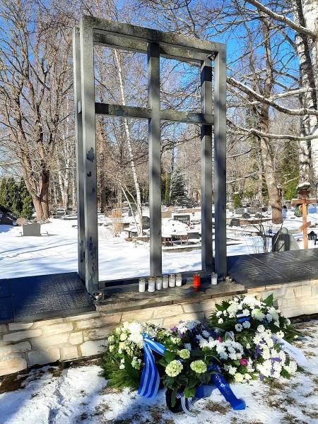 1944. aasta 9. märtsi pommitamise ohvrite mälestusmärk Tallinna Siselinna kalmistul. Foto: Peep Pillak - pics/2024/03/60885_003_t.jpg