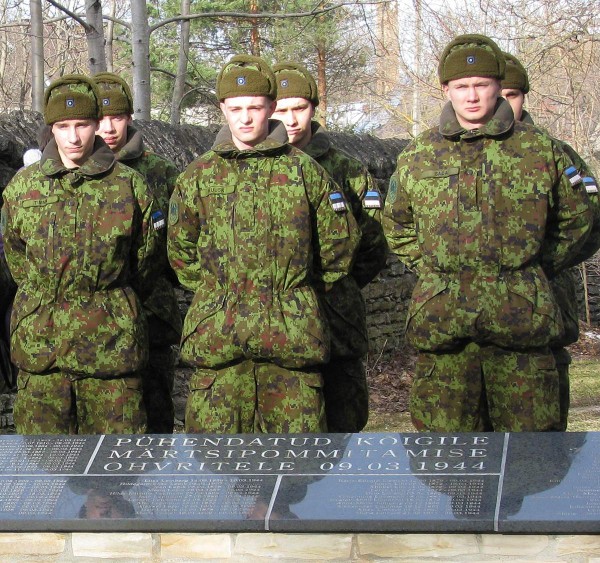 1944. aasta 9. märtsi pommitamise ohvrite mälestusmärk Tallinna Siselinna kalmistul. Foto: Peep Pillak - pics/2024/03/60885_005_t.jpg