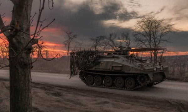 Ukraina FV103 Spartan soomustransportöör Tšasiv Jari lähedal. Foto: Roman Pilipey/AFP/Getty Images - pics/2024/04/60929_001.jpg