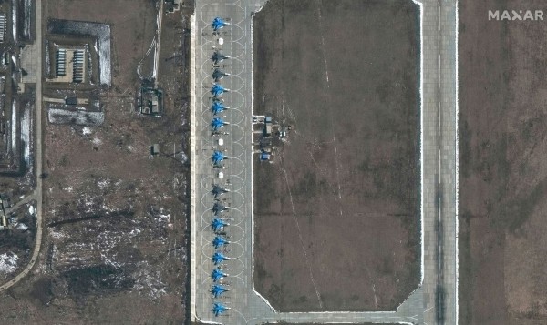 Morozovski lennuväli 2021. aasta märtsis. Näha on mitmeid SU-34 lennukeid. Foto: Maxar Technologies. - pics/2024/04/60936_001_t.jpg