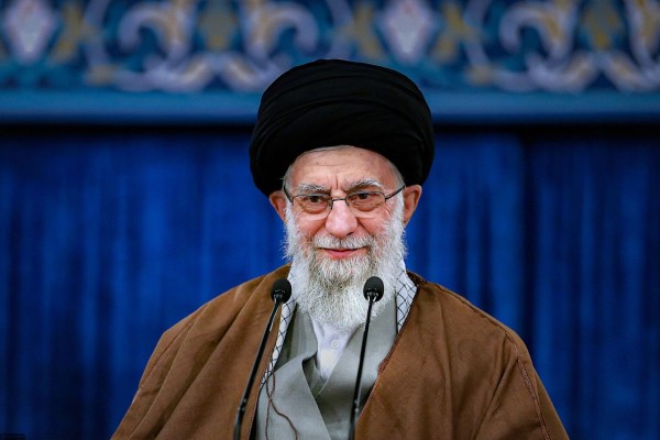 Ajatollah Khomeini Foto: Iranian Supreme Leader'S Office / ZUMAPRESS.com - pics/2024/04/60953_001_t.jpg